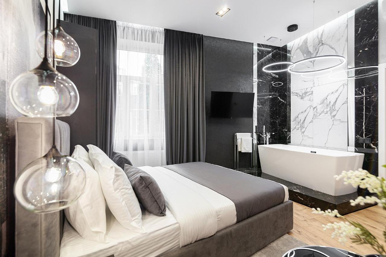 Lovely Apartment On Drahomanova Street Lviv Exteriör bild
