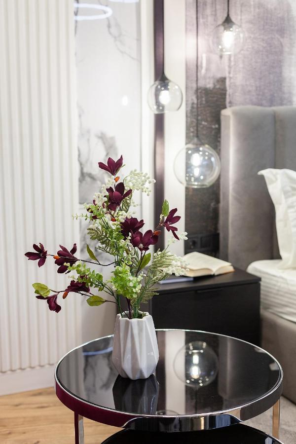 Lovely Apartment On Drahomanova Street Lviv Exteriör bild