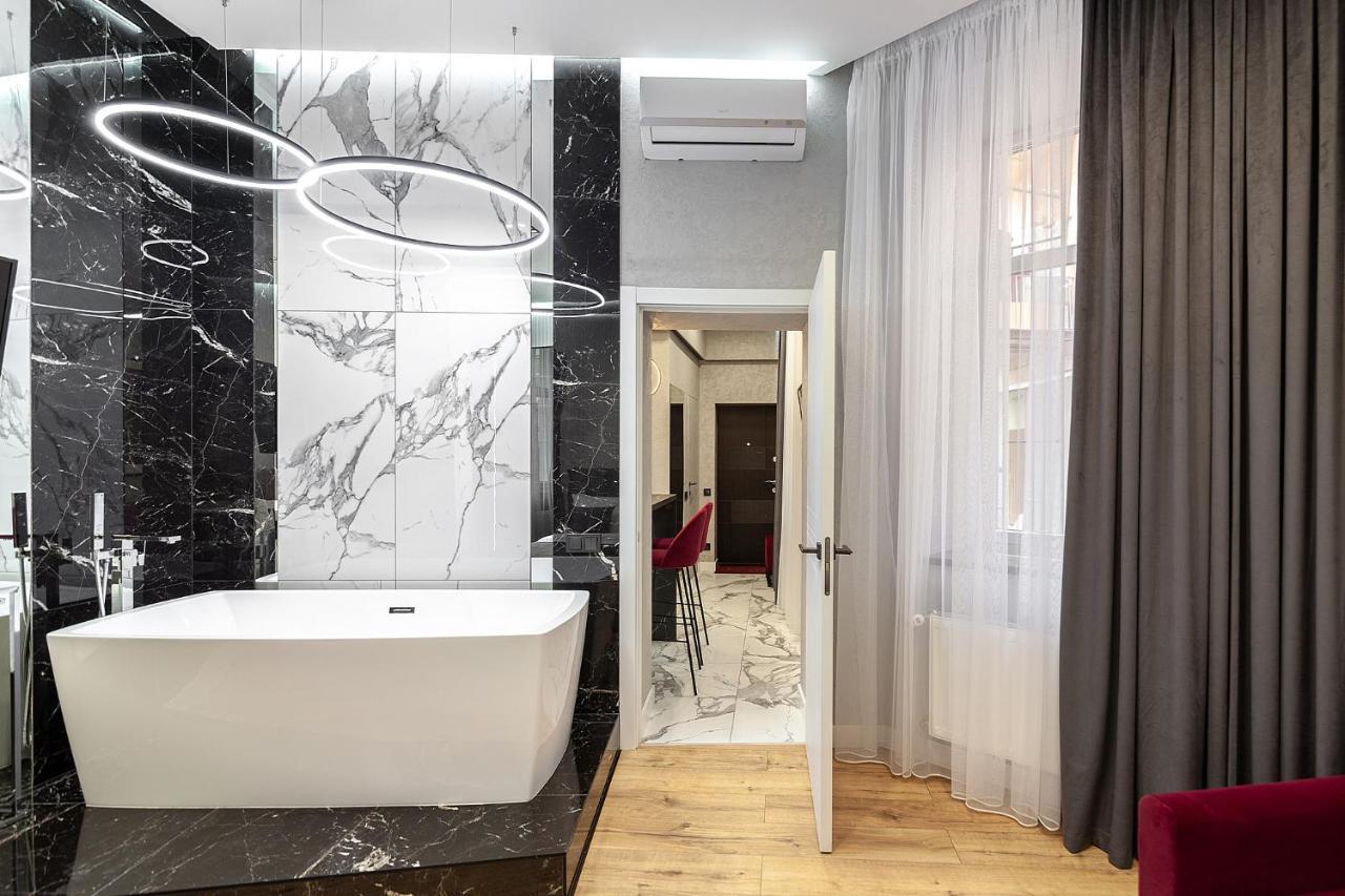 Lovely Apartment On Drahomanova Street Lviv Exteriör bild