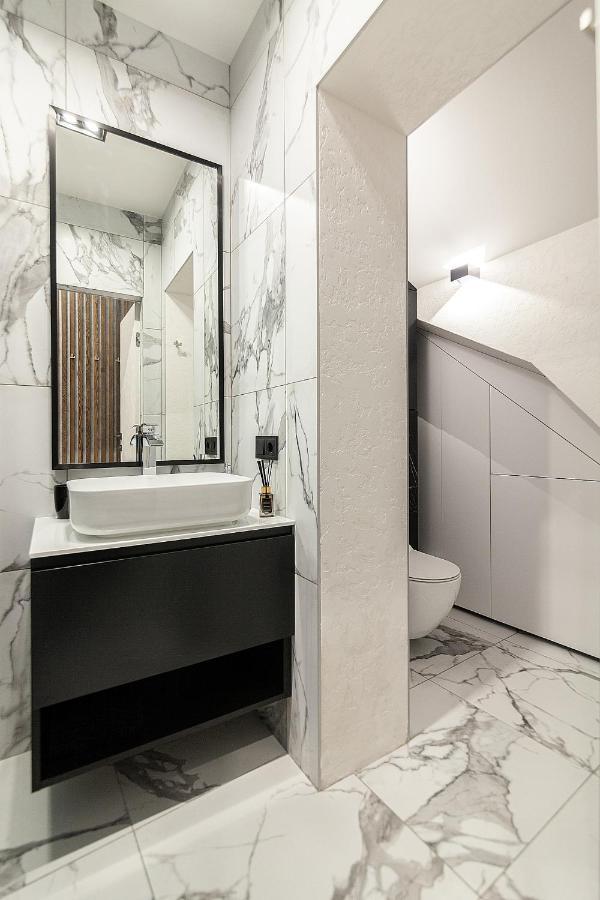 Lovely Apartment On Drahomanova Street Lviv Exteriör bild